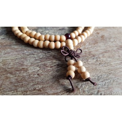 Bracelet collier Mala en bois de santal 108 perles ---