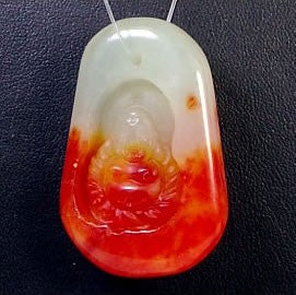  Pendentif en jade :  bouddha 