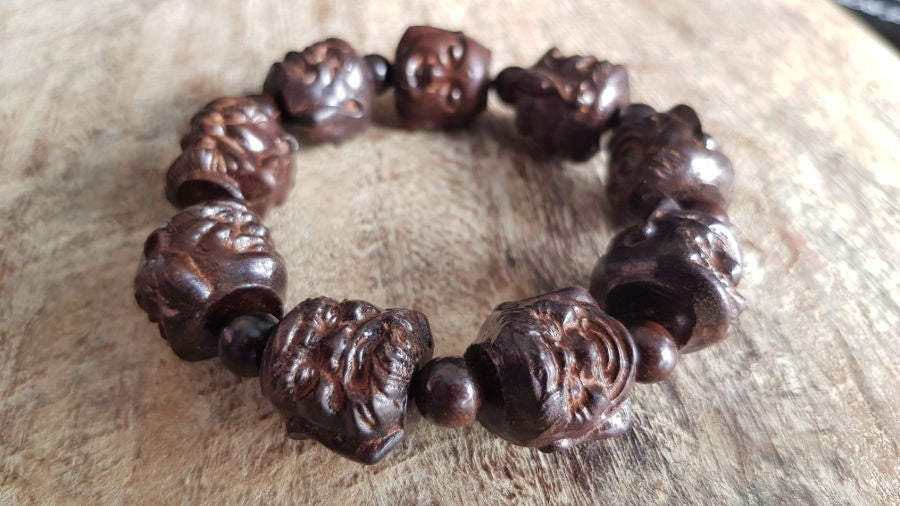 Bracelet mala en bois de santal de prière  bouddhas