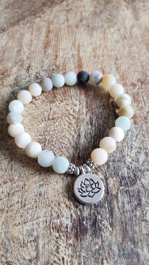 Bracelet Mala tibétain en, amazonite charme fleur de lotus