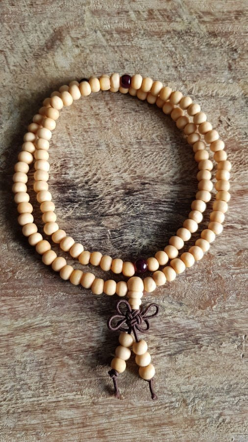 Bracelet collier Mala en bois de santal 108 perles