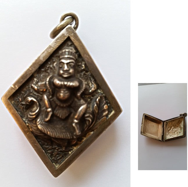 Pendentif  indien à secret en argent  mil. XXème